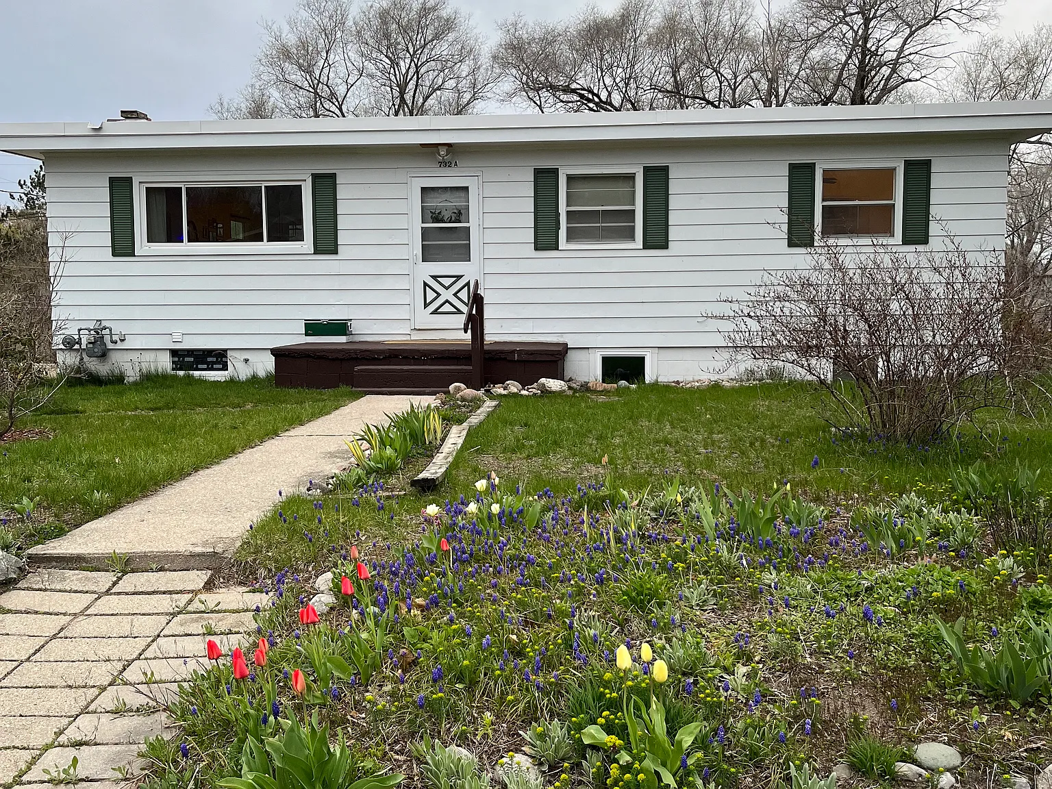 3 bed, 1100 sqft, $1,950 — Photo 1