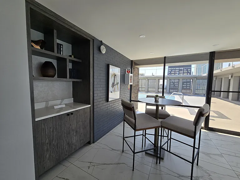 260 E Chestnut St — Photo 30