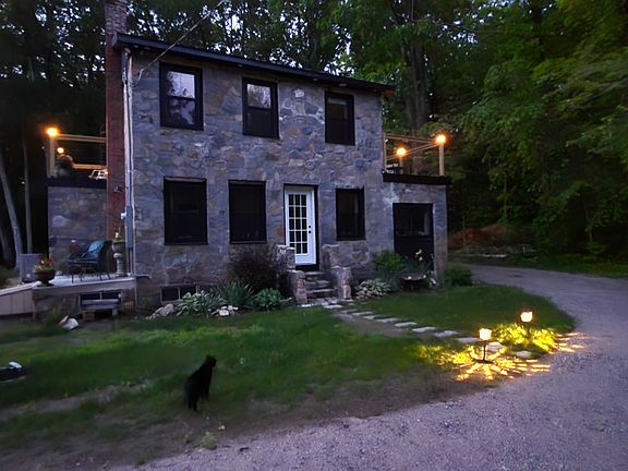 4th image of 11 Tower Hill Rd #B