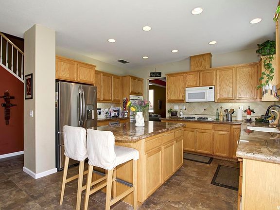 4th image of 141 Lyman Cir