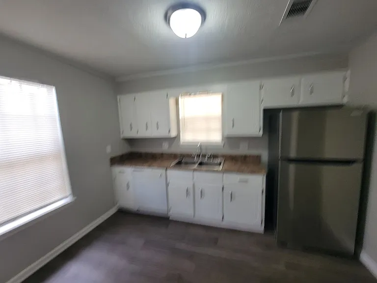 611 Langley Ct — Photo 5