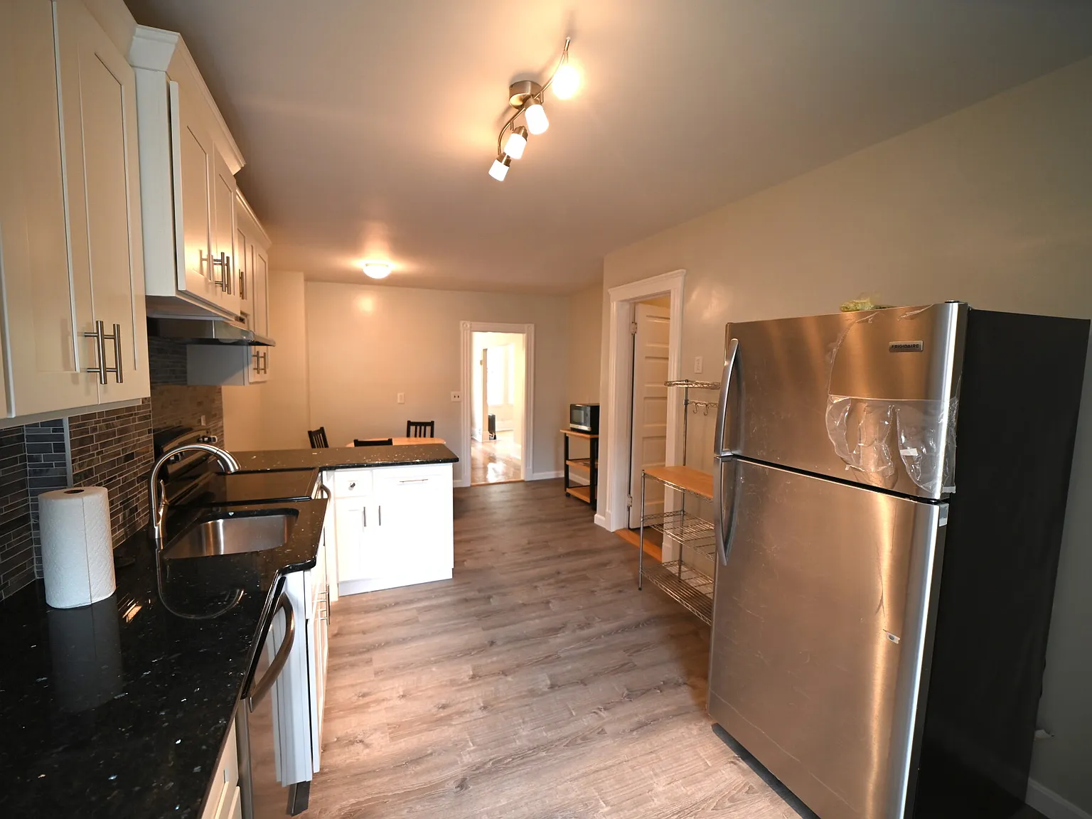 3 bed, 1.5 bath, 2000 sqft, $5,500 — Photo 1