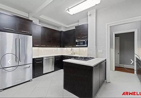 3rd image of 35 E 84th St #2D