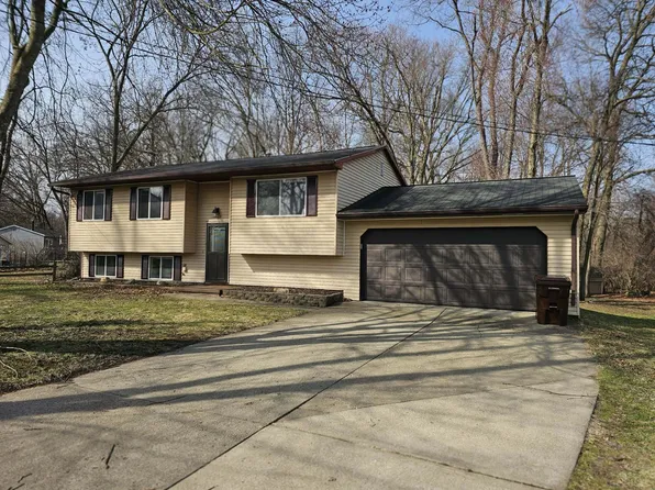 2212 Aurora Dr, Jackson, MI 49203