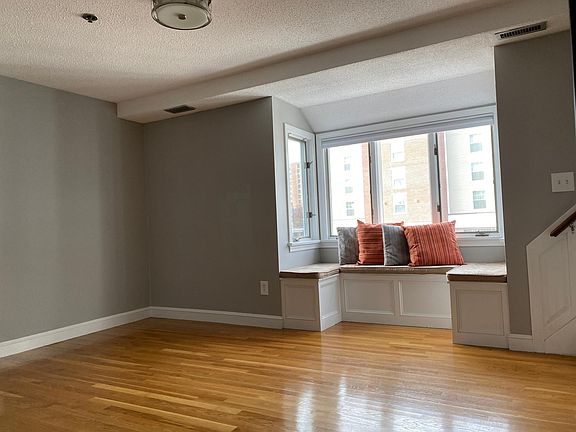 4th image of 74A Wharf St