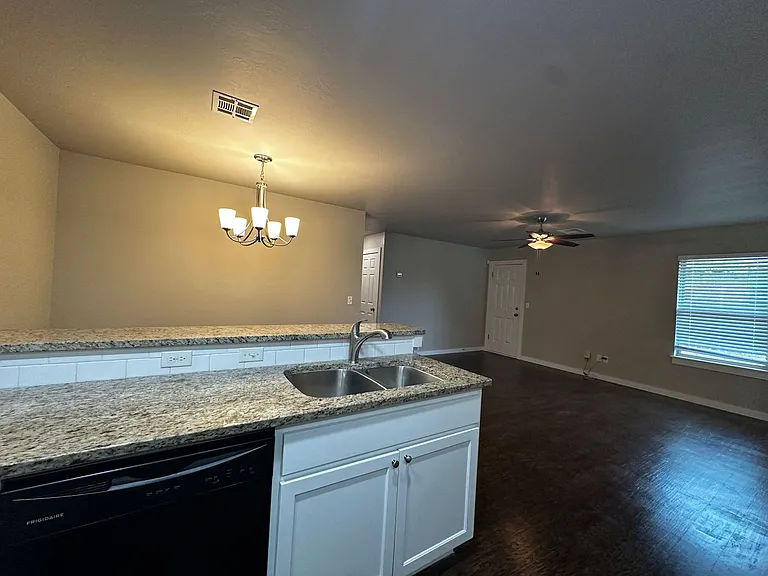 1419 Macalpine St — Photo 8