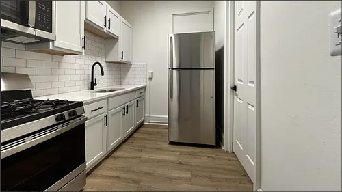 364 King St Photo 1