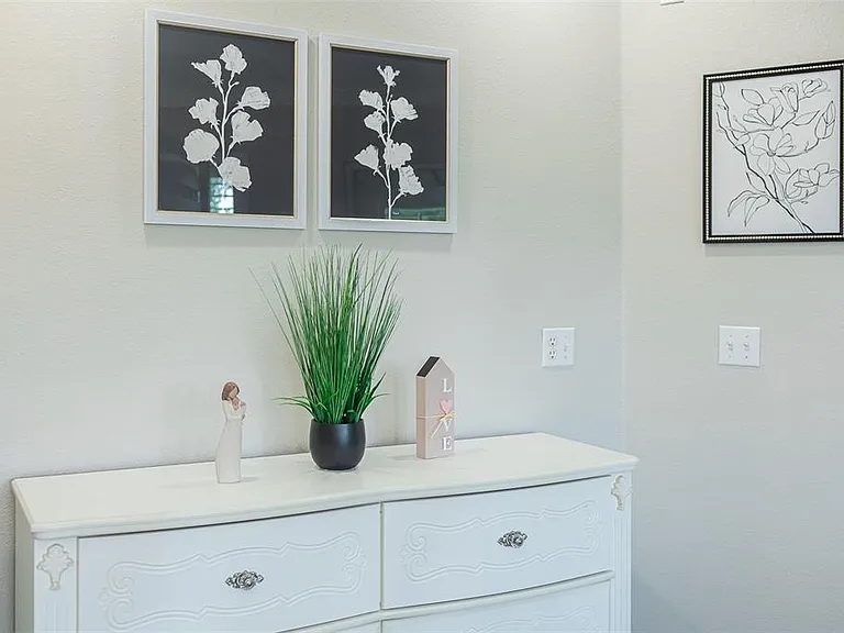 5864 Manchester Dr W — Photo 33