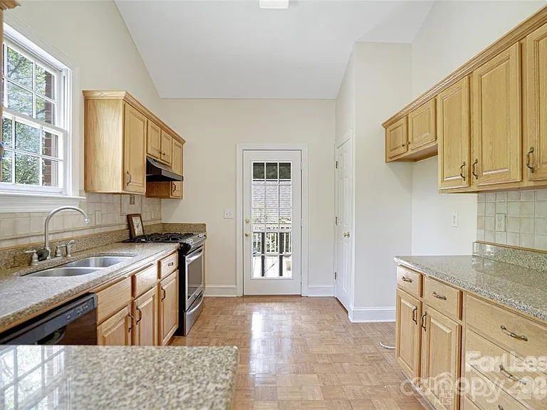 112 McConnell Dr — Photo 29
