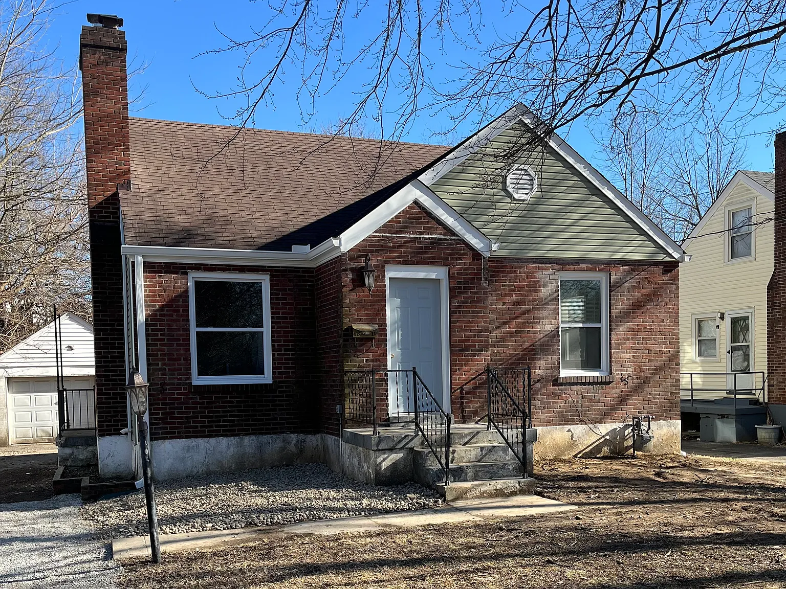 3 bed, 1300 sqft, $1,450 — Photo 1