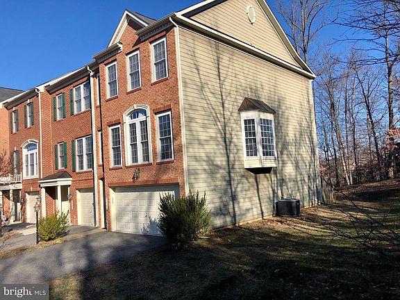 2nd image of 1042 Hotchkiss Pl