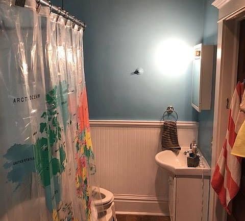 En-suite Bathroom - with classic claw foot tub.