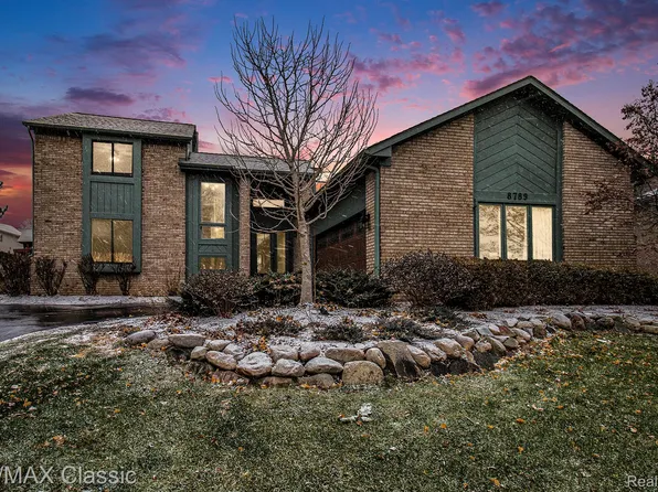 8789 El Dorado Dr, White Lake, MI 48386
