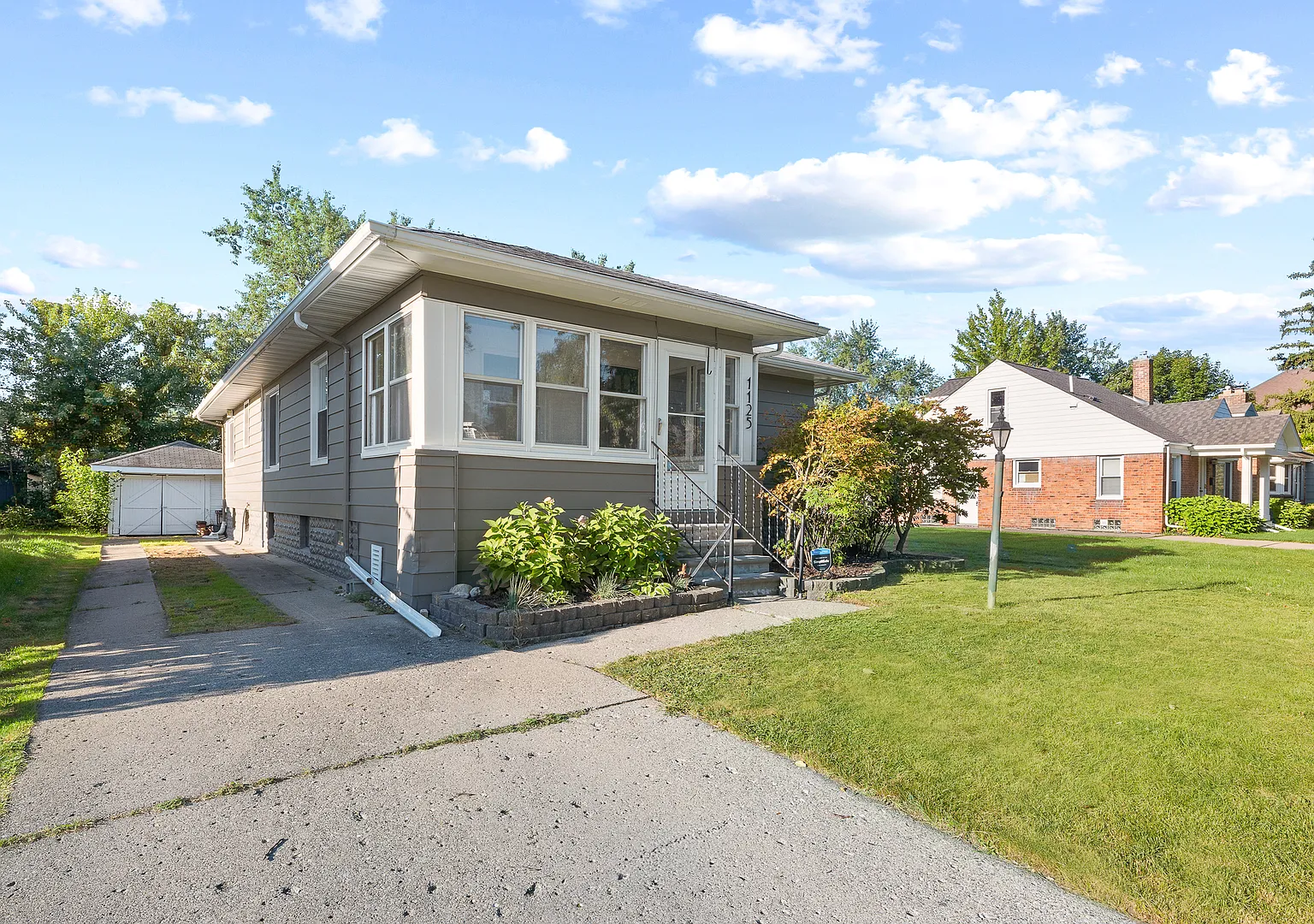 1125 Larkmoor Blvd photo 1