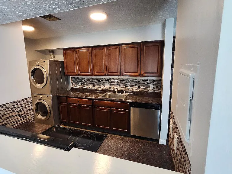 221 Canterbury Ln #A — Photo 3
