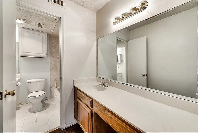 1st image of 2119 Park Willow Ln APT B