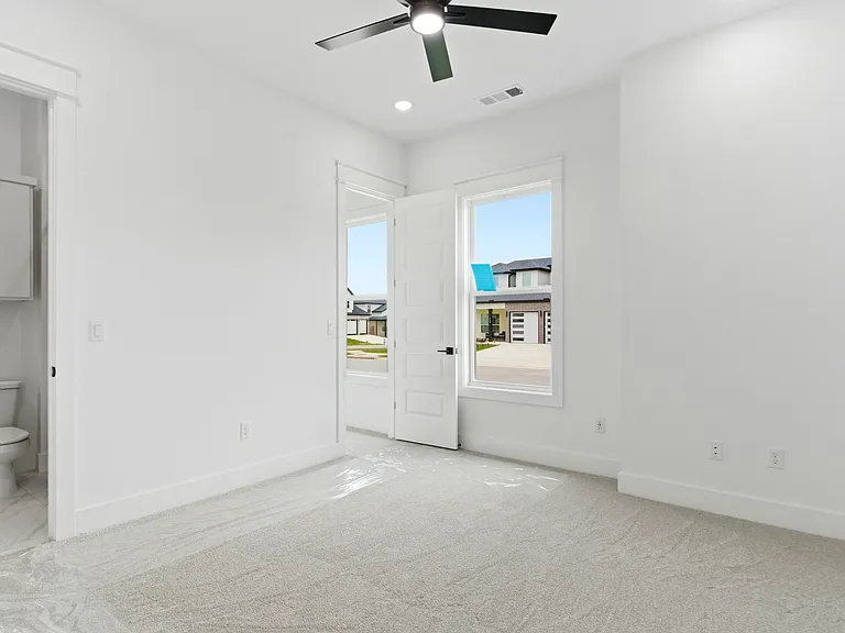 421 Hedge Dr — Photo 15