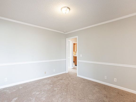 3rd image of 981 Saltwood Rd