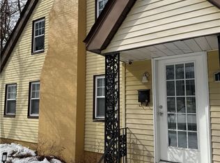 1068 Nela View Rd, Cleveland, OH 44112