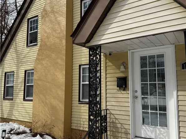 1068 Nela View Rd, Cleveland, OH 44112