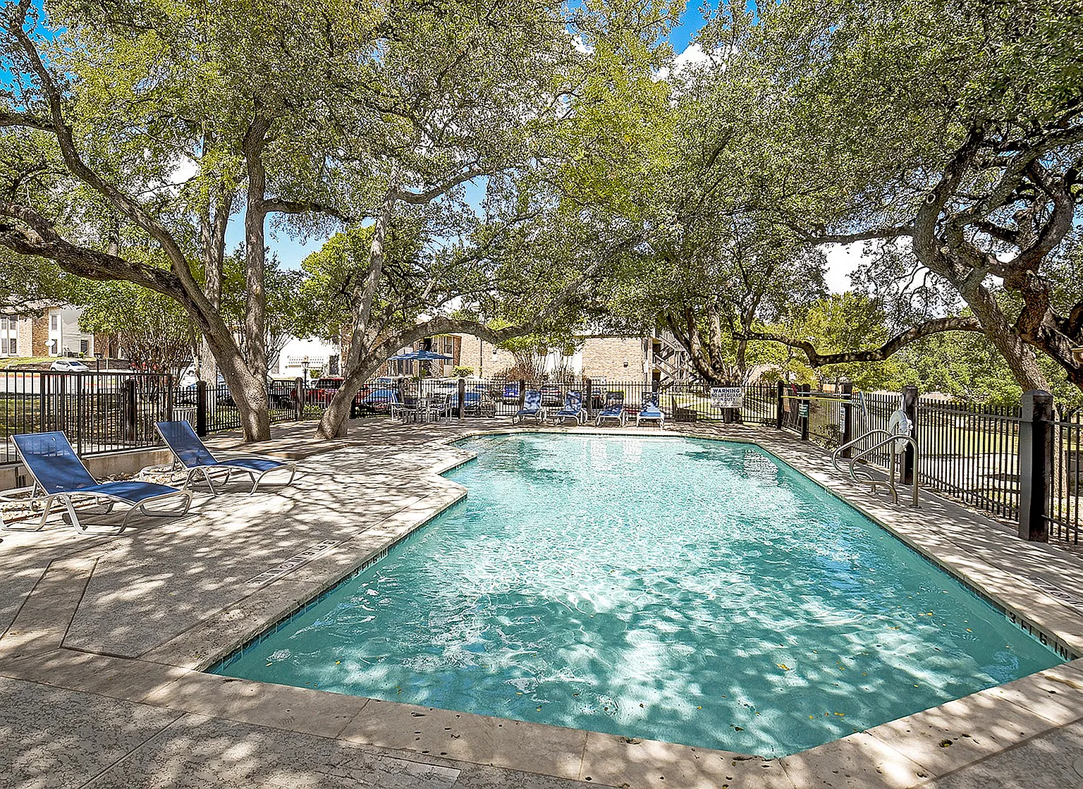 Cricket Hollow Apartments — Photo 1