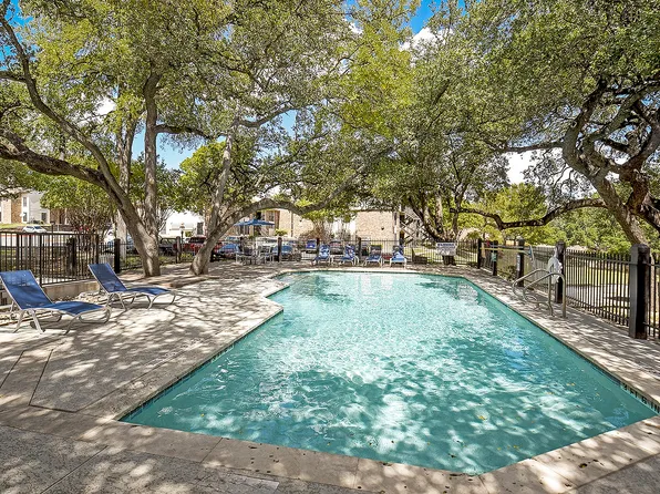 Cricket Hollow Apartments