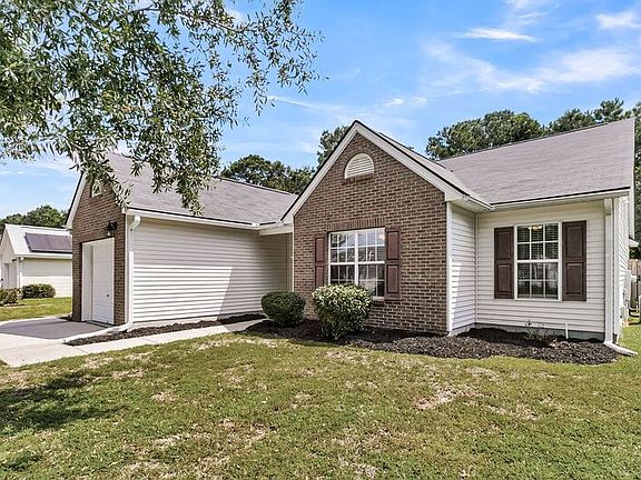 3rd image of 124 Dovetail Cir