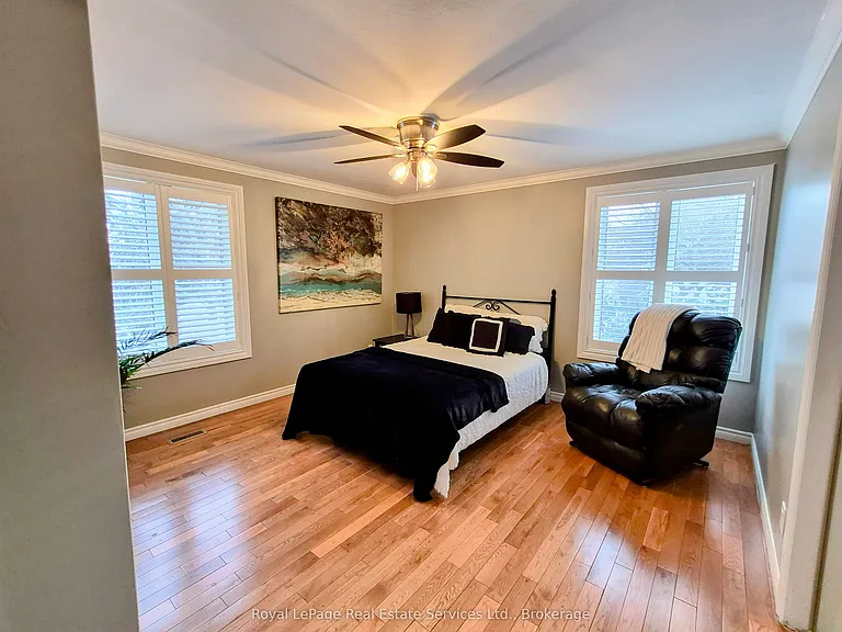 184 Dundas St E — Photo 16