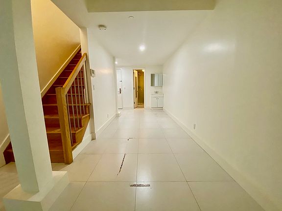 3rd image of 91 Varet St #1L