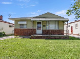 22708 Lake Dr, Saint Clair Shores, MI 48082