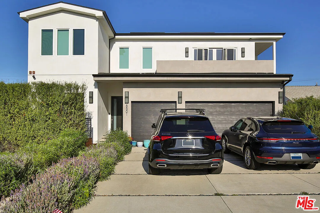 3 bed, 3.0 bath, 1437 sqft, $6,850 — Photo 1
