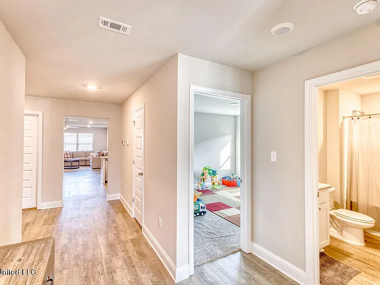 6476 Eastland Cir — Photo 4
