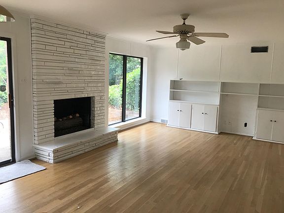 den is 22 x 15 with gas log fireplace