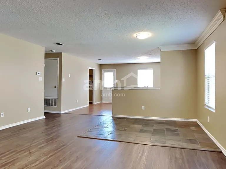 4609 Green Meadow Dr — Photo 6