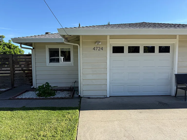 4724 Palm Ave — Photo 2