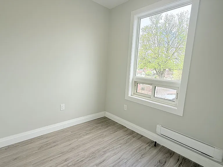 1495 Gladstone Ave #302 — Photo 11