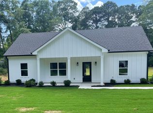 90 Baker Ln, Oxford, GA 30054
