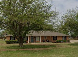 707 SW 10th St, Minco, OK 73059