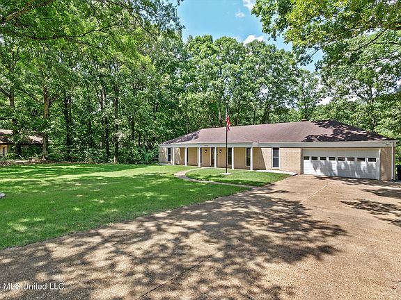 3rd image of 6090 Northwood Dr