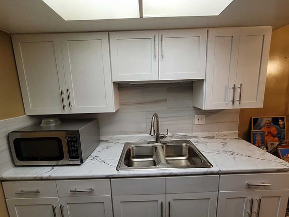 5th image of 18W270 Knollwood Ln