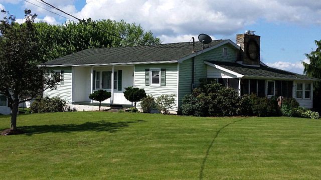 1st image of 225 Pine Maple St