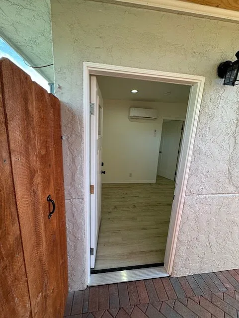 557 Roberta Ave — Photo 4
