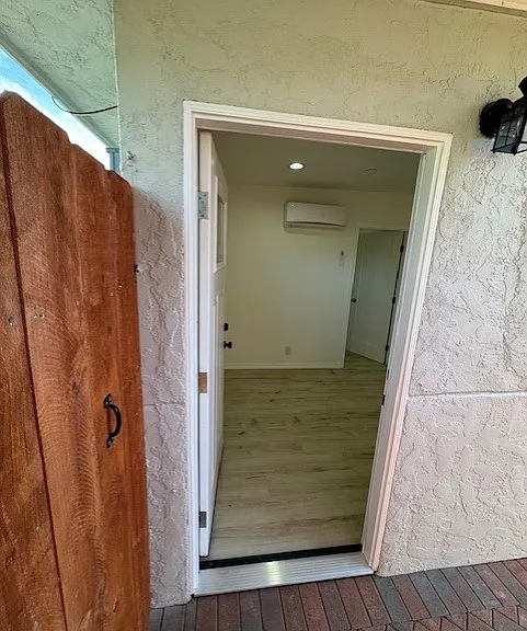 557 Roberta Ave — Photo 4