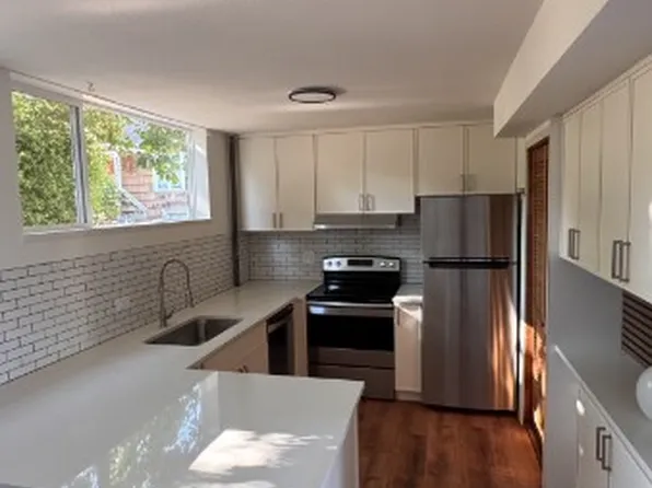932 N 89th St, Seattle, WA 98103