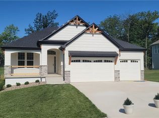 1504 SW Stonewall Dr, Oak Grove, MO 64075