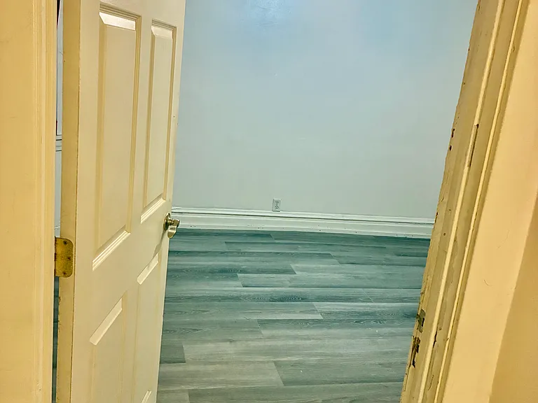 1706 N Springfield Ave — Photo 5