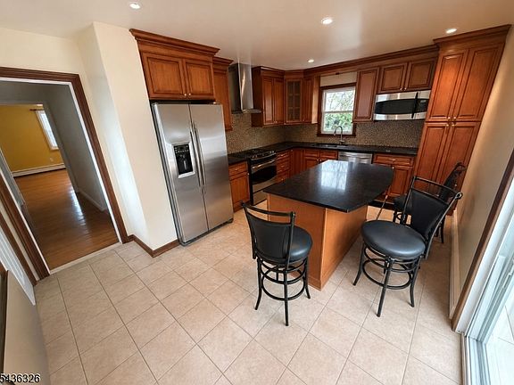 5th image of 151 Chestnut St #1