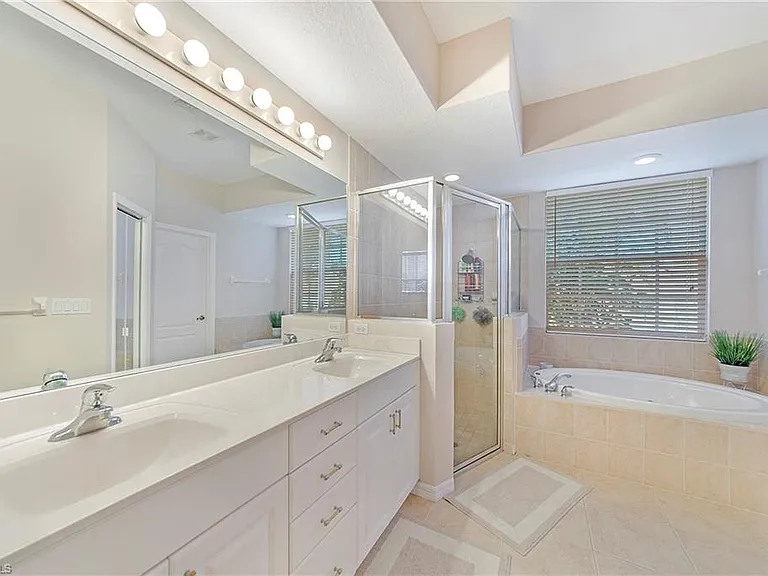 1032 Tivoli Ln — Photo 8