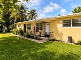1421 NE 148th St, Miami, FL