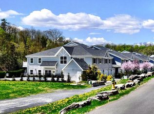 2 Marina Dr, Catskill, NY 12414